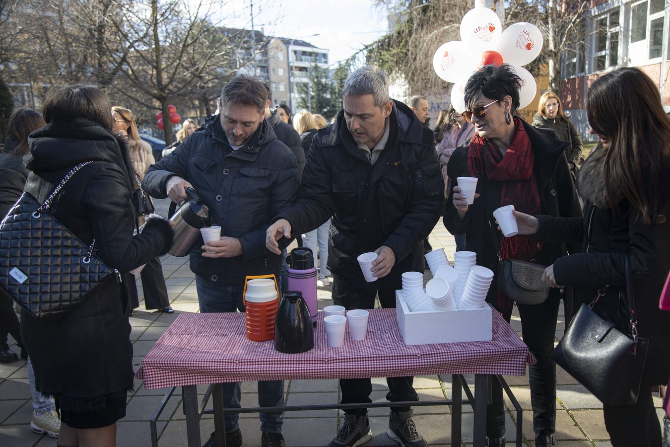 Škole otvorenog srca – Medicinska i Umetnička    [×]