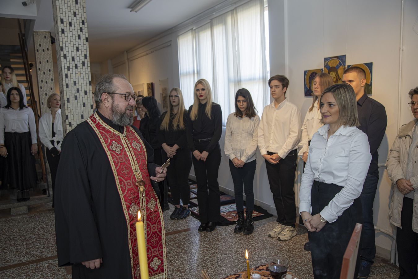 Škole otvorenog srca – Medicinska i Umetnička    [×]