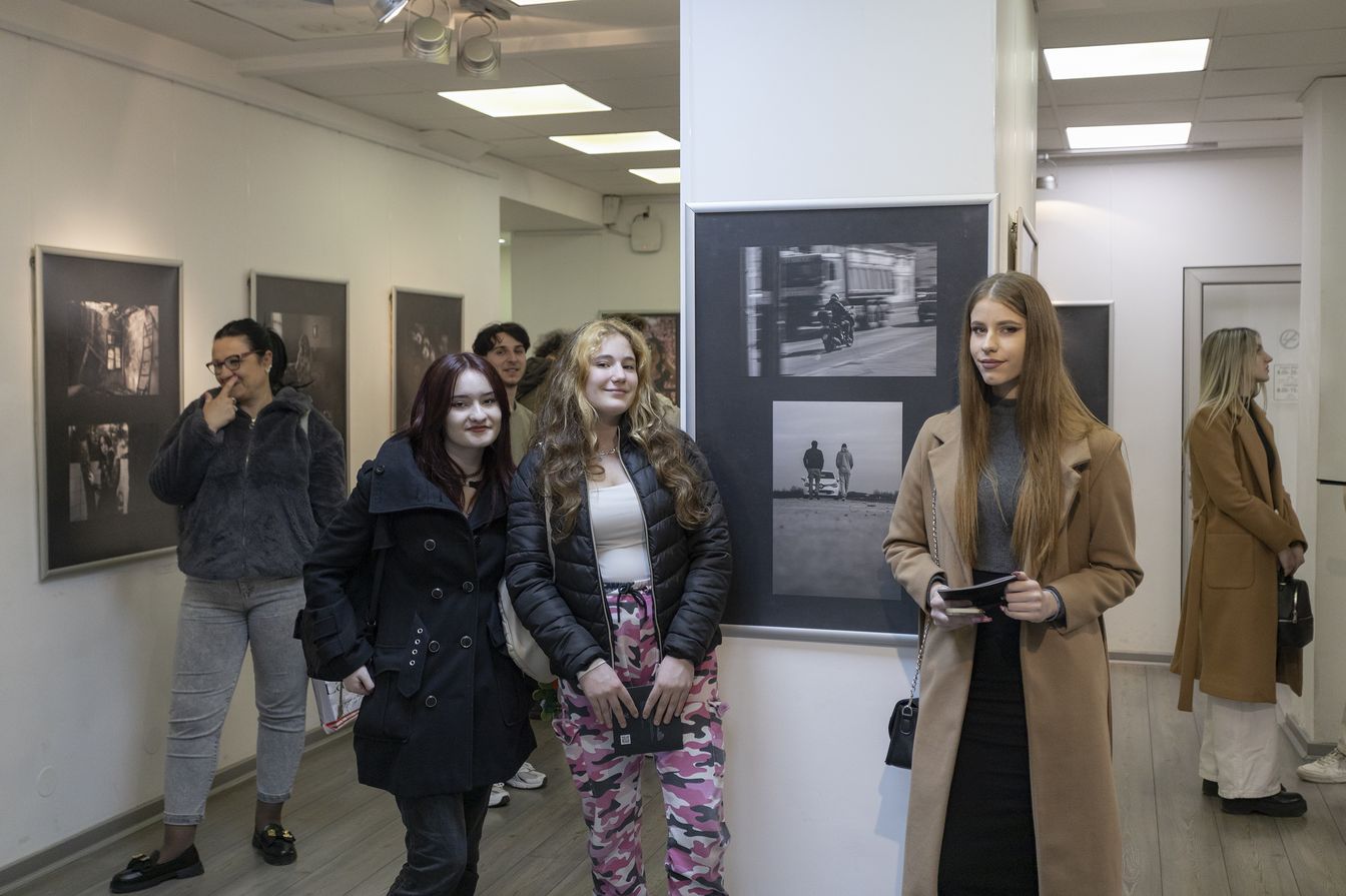 12. izložba - Srećna galerija - Studentski kulturni centar, Beograd    [×]