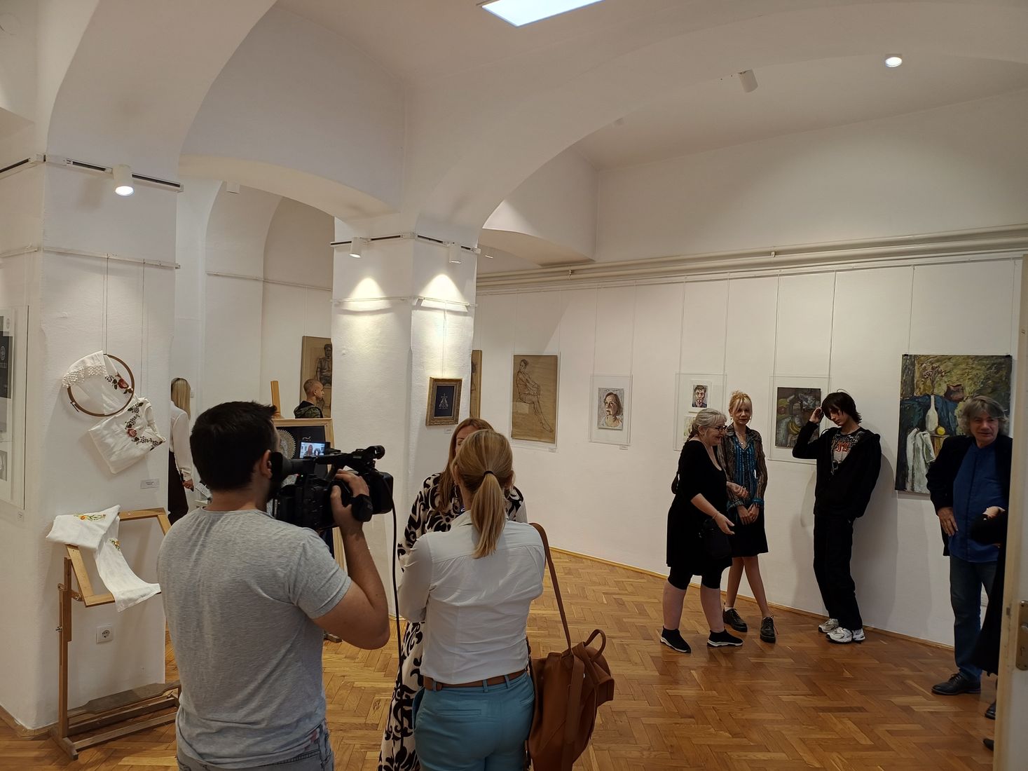 KULTIRNI CENTAR - Izložba negrađenih za likovno stvaralaštvo i primenjena postignuća   [×]