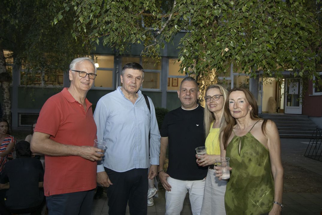 Godišnja izložba radova učenika - Škola primenjenih umetnosti   [×]
